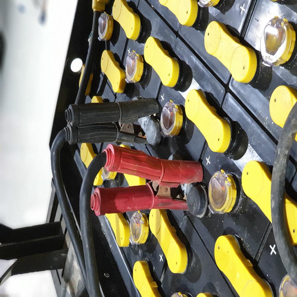 Forklift battery charger