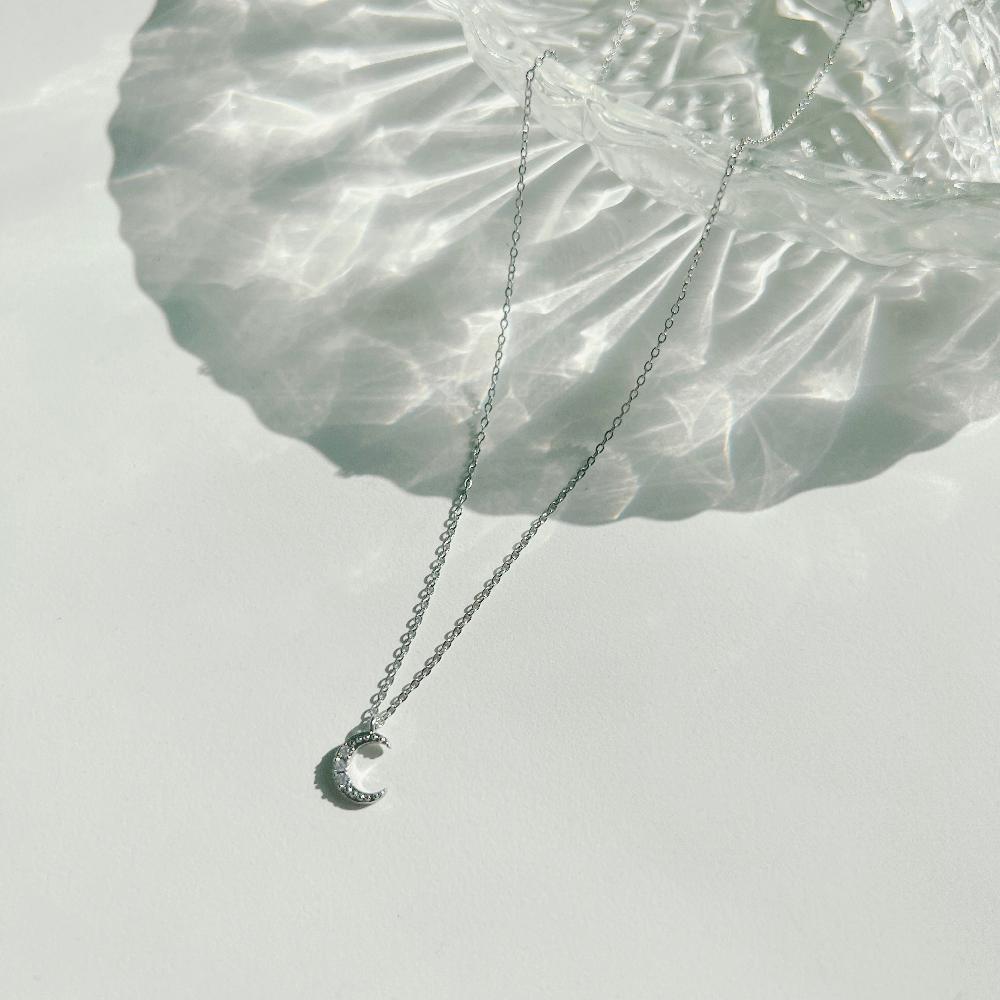 Crescent moon necklace(2 colors)
