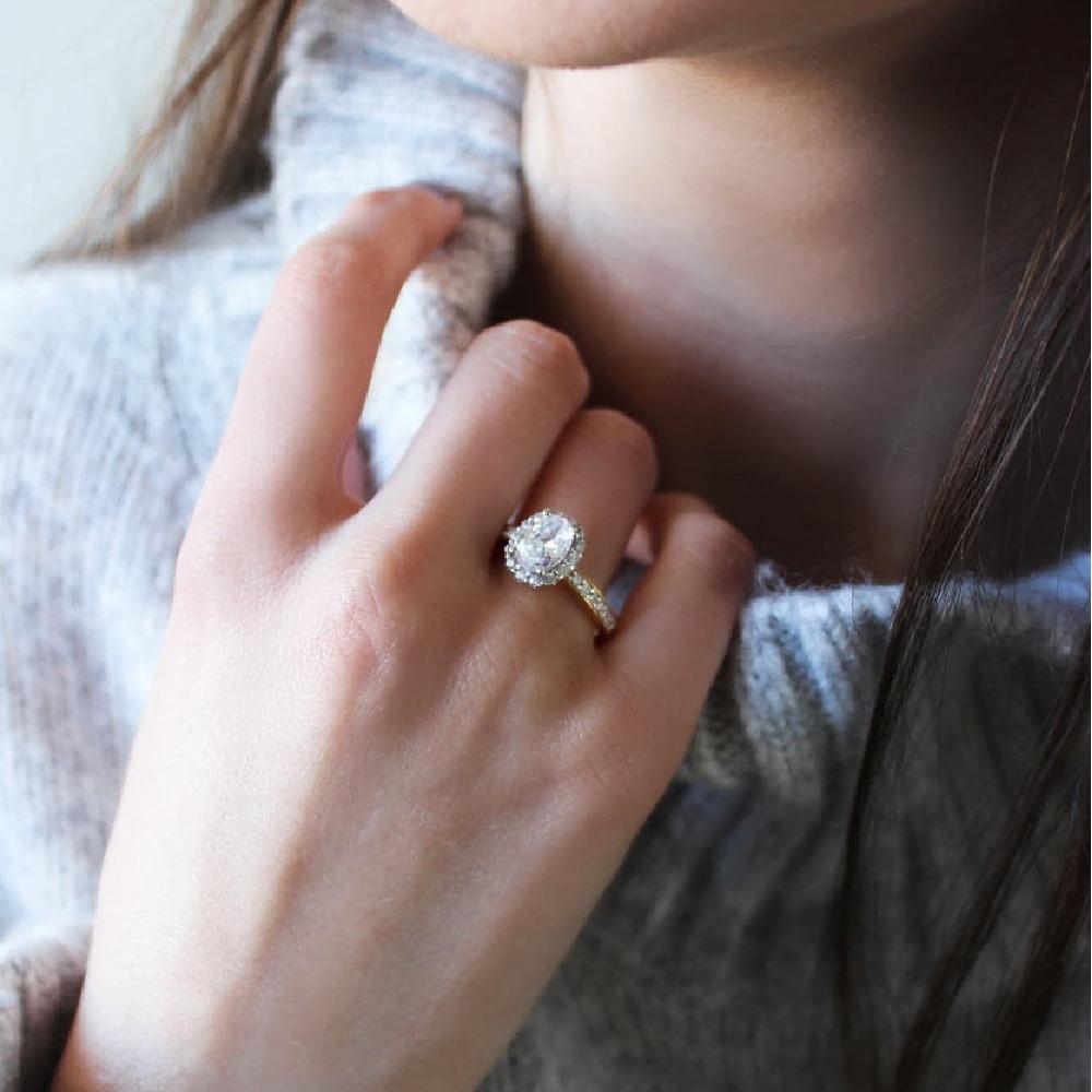 18K GOLD RING SET WITH CZ STONES & SYNTHETIC STONES