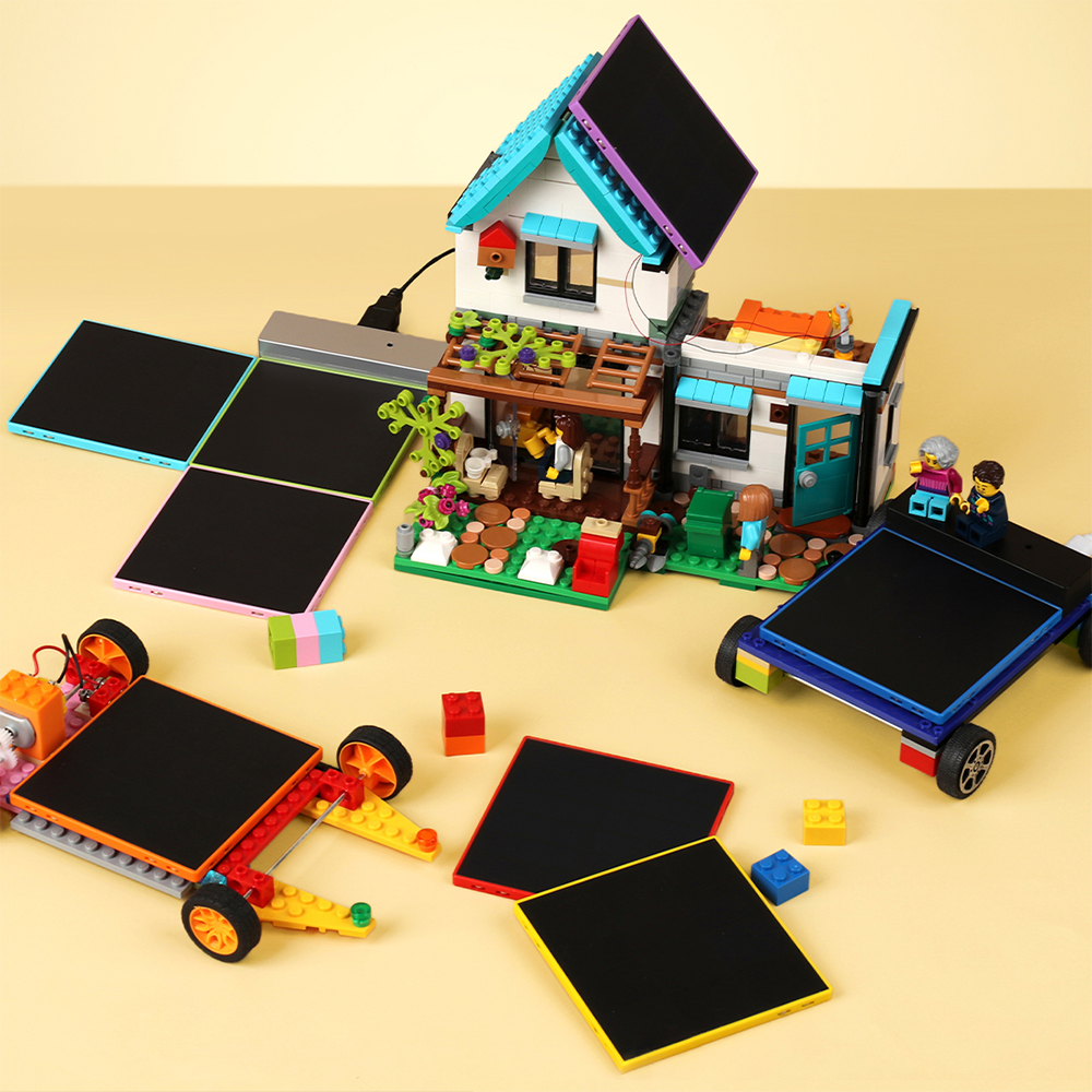 Portable combinable solar charger SolarBrick GEN2